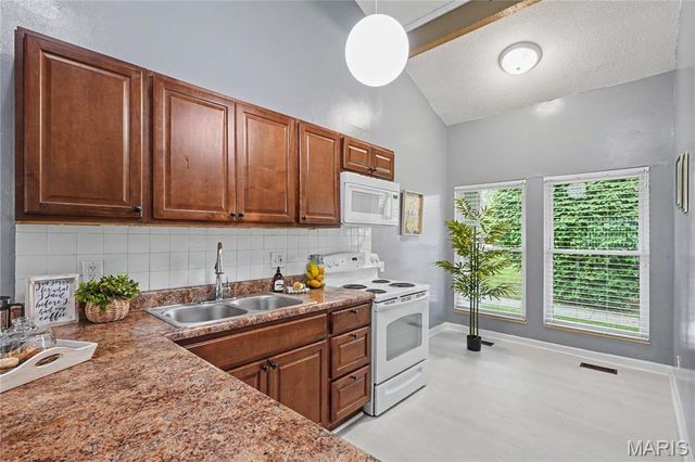 176 Harbor View Drive, Lake St Louis, MO 63367