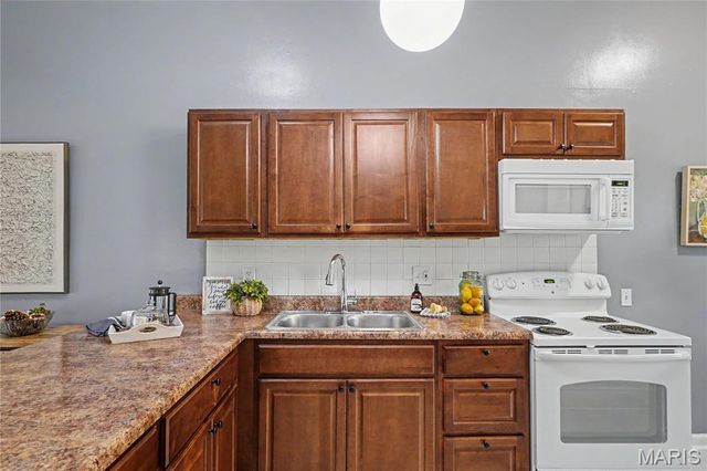 176 Harbor View Drive, Lake St Louis, MO 63367
