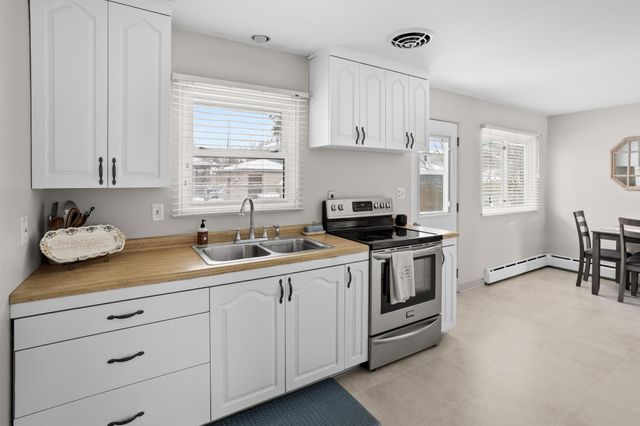 1904 4th Street S, Moorhead, MN 56560