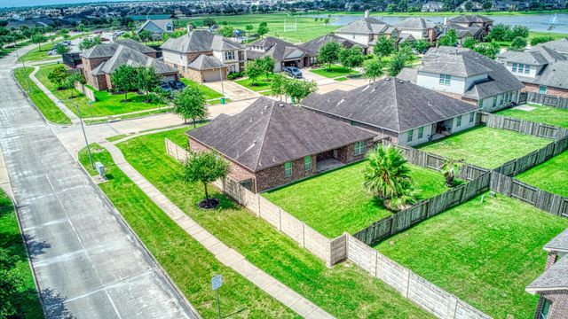 2735 Diamond Vista Lane, Rosharon, TX 77583