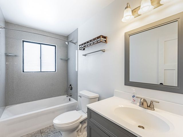 159 Chatham Court B, Bloomingdale, IL 60108