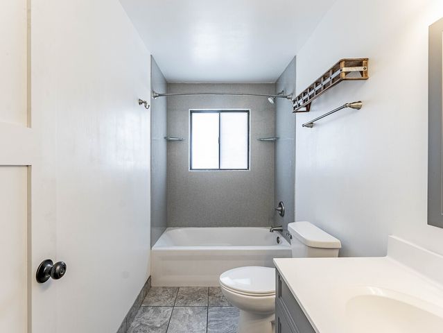 159 Chatham Court B, Bloomingdale, IL 60108