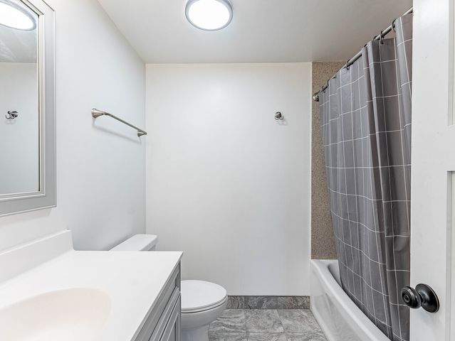 159 Chatham Court B, Bloomingdale, IL 60108