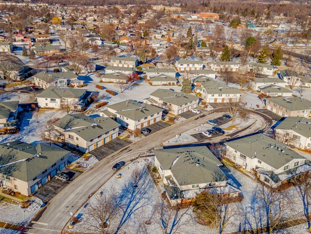 159 Chatham Court B, Bloomingdale, IL 60108