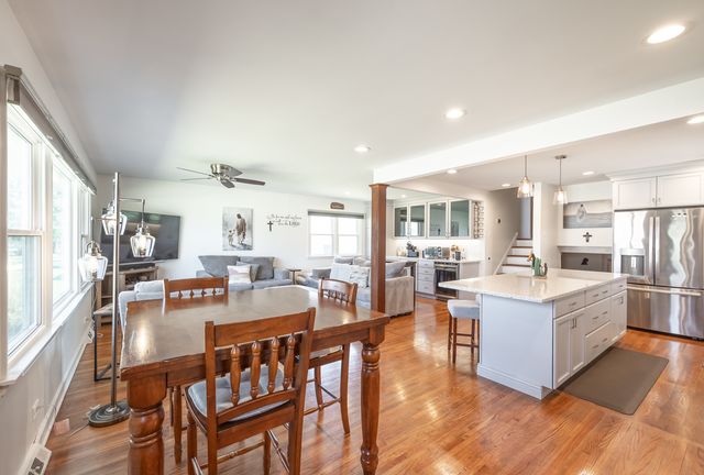 751 Leaf Court, Bartlett, IL 60103