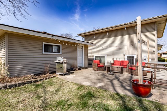 751 Leaf Court, Bartlett, IL 60103