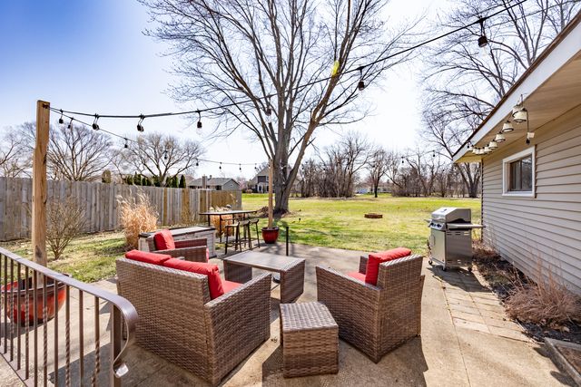 751 Leaf Court, Bartlett, IL 60103