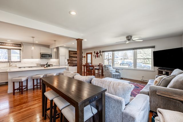 751 Leaf Court, Bartlett, IL 60103