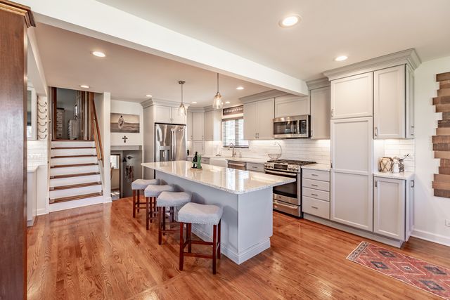 751 Leaf Court, Bartlett, IL 60103