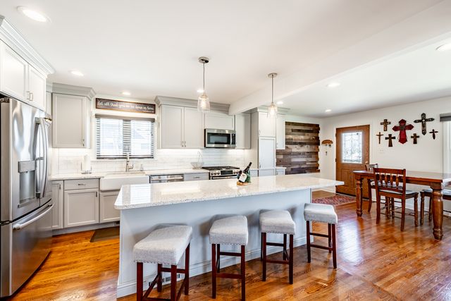 751 Leaf Court, Bartlett, IL 60103