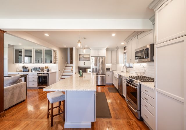 751 Leaf Court, Bartlett, IL 60103