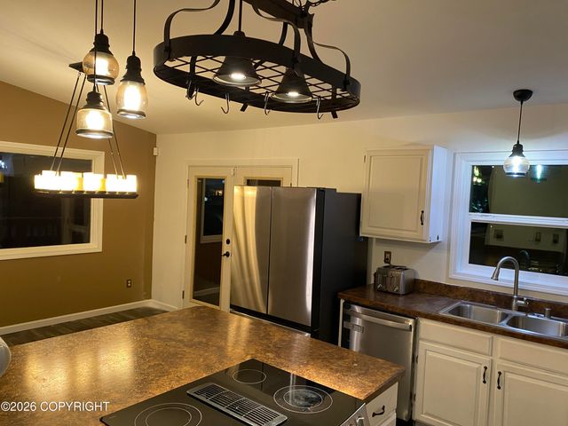 8401 Stacey Circle, Anchorage, AK 99507