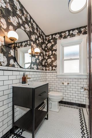 3855 Bingham Avenue, St Louis, MO 63116