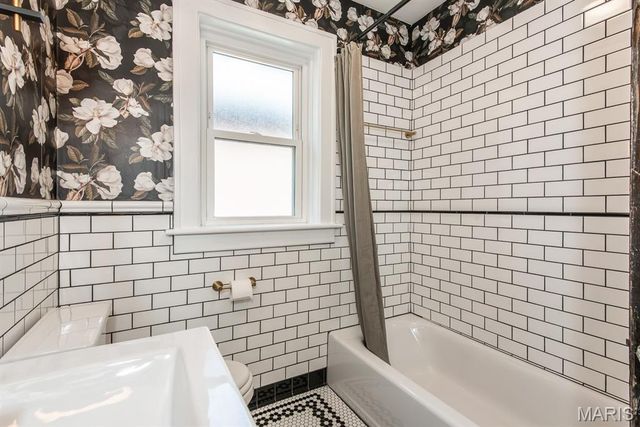 3855 Bingham Avenue, St Louis, MO 63116