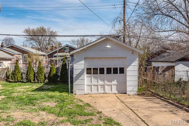 3855 Bingham Avenue, St Louis, MO 63116
