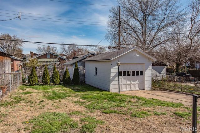 3855 Bingham Avenue, St Louis, MO 63116