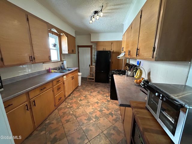 83 Kingsboro Avenue, Gloversville, NY 12078