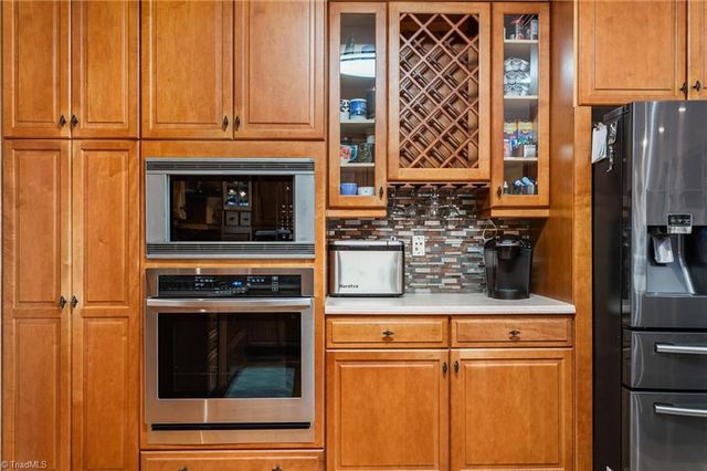 1515 Timber Creek Lane, Kernersville, NC 27284