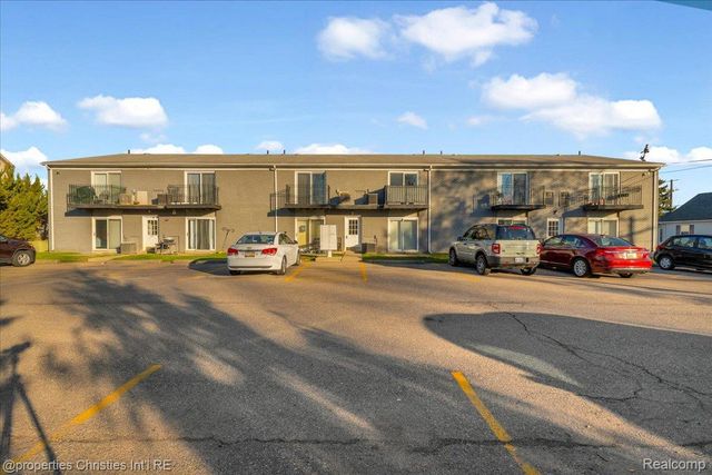 328 E Elmwood Avenue, Clawson, MI 48017