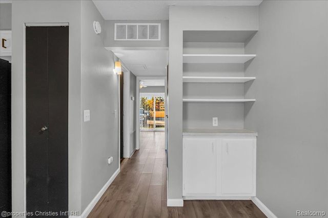 328 E Elmwood Avenue, Clawson, MI 48017