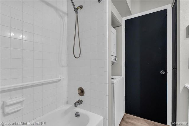 328 E Elmwood Avenue, Clawson, MI 48017