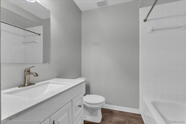 328 E Elmwood Avenue, Clawson, MI 48017