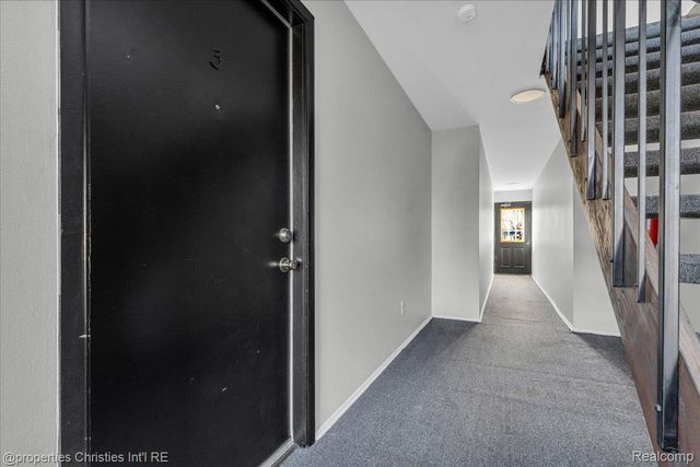 328 E Elmwood Avenue, Clawson, MI 48017