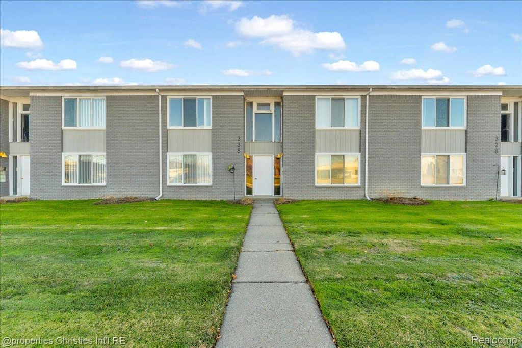 328 E Elmwood Avenue, Clawson, MI 48017