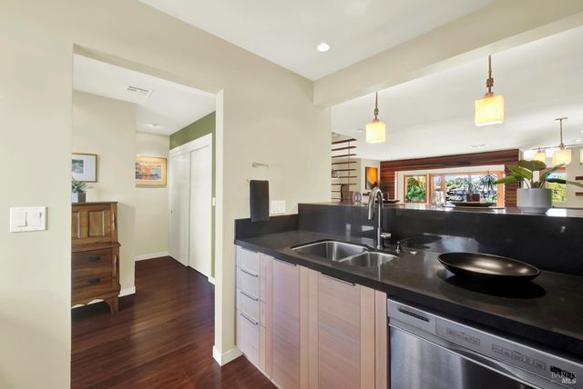 927 Marina Dr, Napa, CA 94559