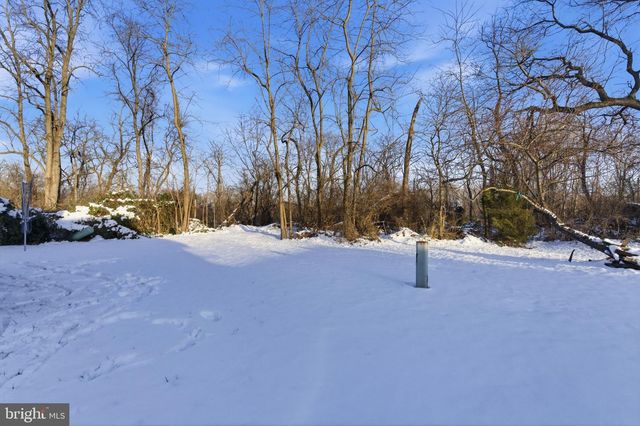 2027 BEATTY DR, Morrisville, PA 19067