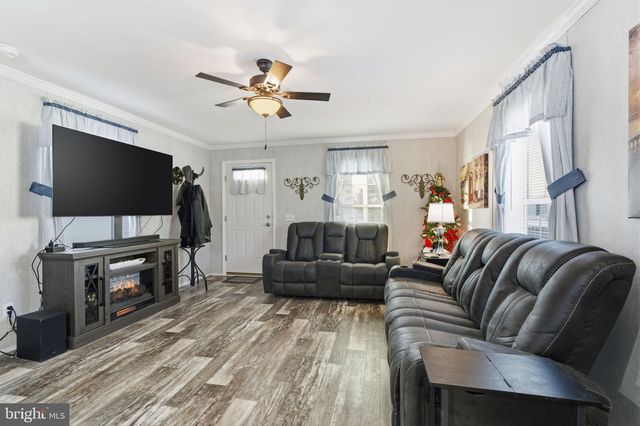 2027 BEATTY DR, Morrisville, PA 19067