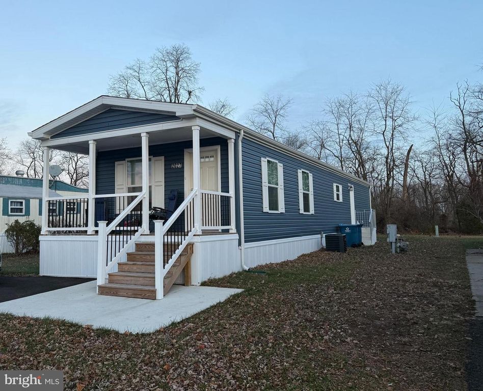 2027 BEATTY DR, Morrisville, PA 19067