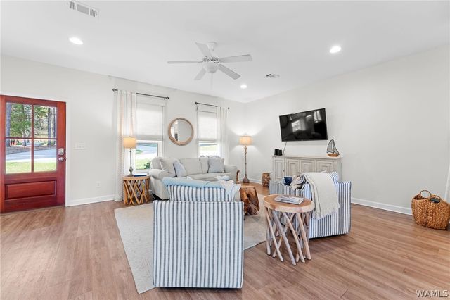 10943 Lawrenceville, Northport, AL 35475