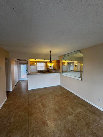 7500 NW 30th Place 402, Sunrise, FL 33313