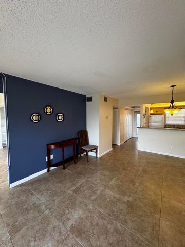 7500 NW 30th Place 402, Sunrise, FL 33313