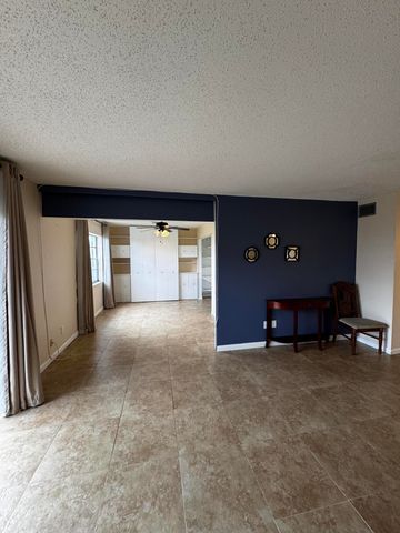 7500 NW 30th Place 402, Sunrise, FL 33313
