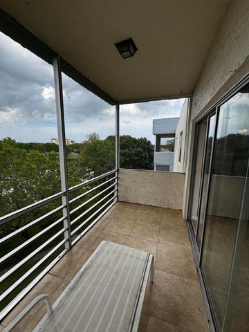 7500 NW 30th Place 402, Sunrise, FL 33313