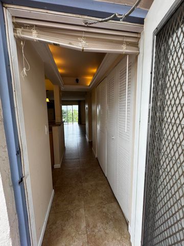 7500 NW 30th Place 402, Sunrise, FL 33313