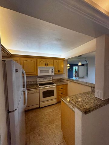 7500 NW 30th Place 402, Sunrise, FL 33313