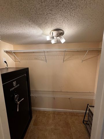 7500 NW 30th Place 402, Sunrise, FL 33313