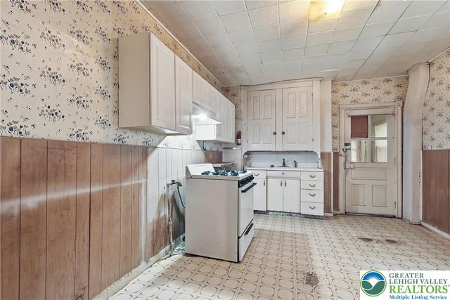 45 E Cumberland, Allentown City, PA 18103
