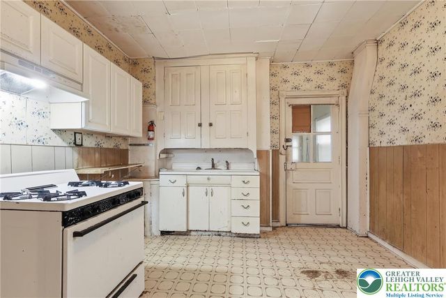 45 E Cumberland, Allentown City, PA 18103