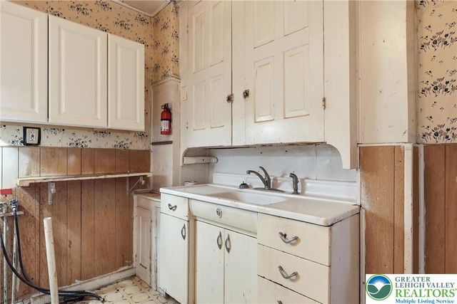 45 E Cumberland, Allentown City, PA 18103
