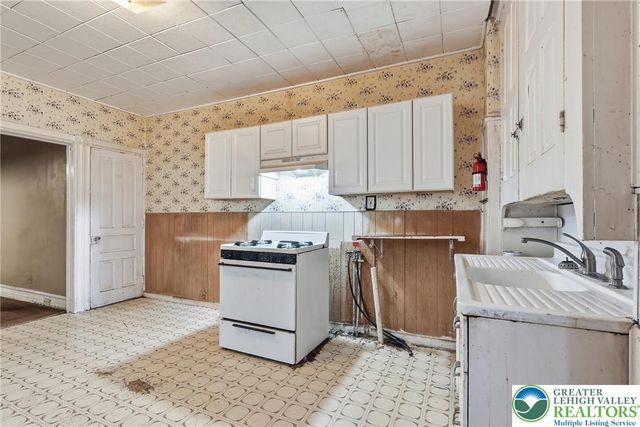45 E Cumberland, Allentown City, PA 18103