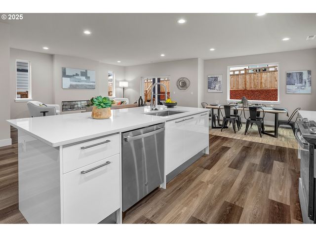 16733 Se SHIMMERING LEAF St, Happy Valley, OR 97086