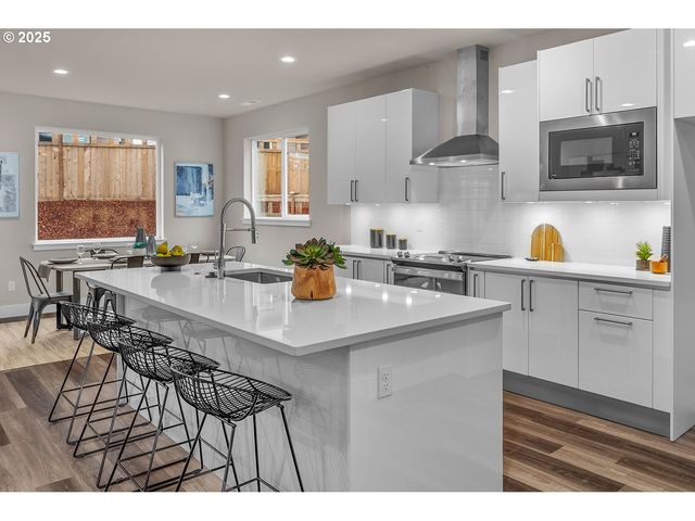 16733 Se SHIMMERING LEAF St, Happy Valley, OR 97086