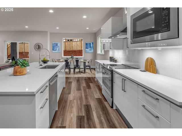 16733 Se SHIMMERING LEAF St, Happy Valley, OR 97086