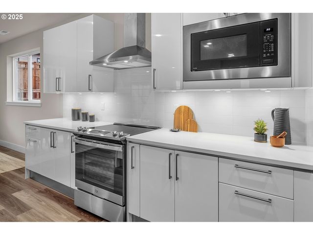 16733 Se SHIMMERING LEAF St, Happy Valley, OR 97086