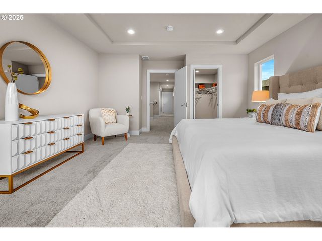 16733 Se SHIMMERING LEAF St, Happy Valley, OR 97086