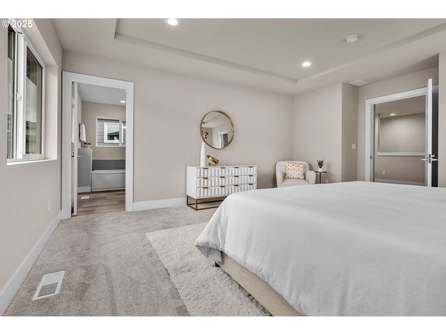 16733 Se SHIMMERING LEAF St, Happy Valley, OR 97086